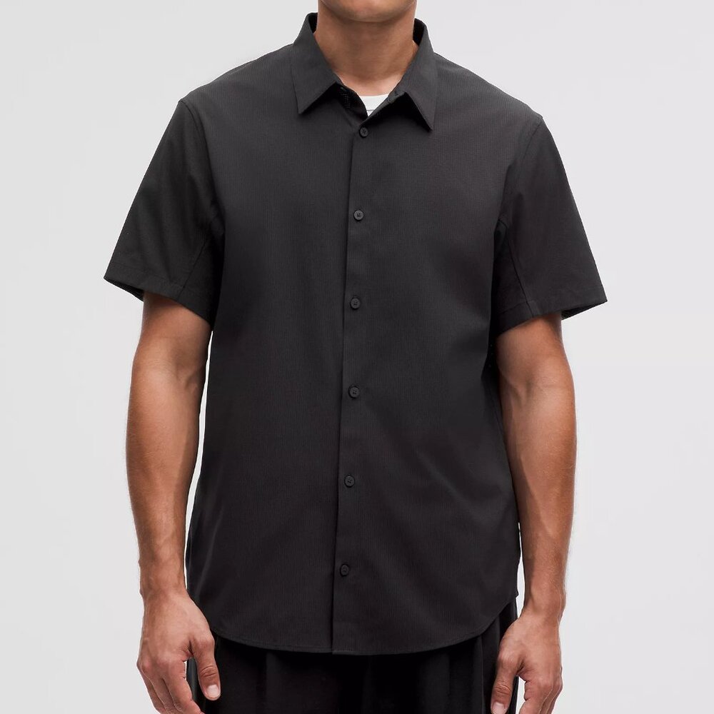 Men's Black lululemon Airing Easy Short-Sleeve Shirt Large button down gusset